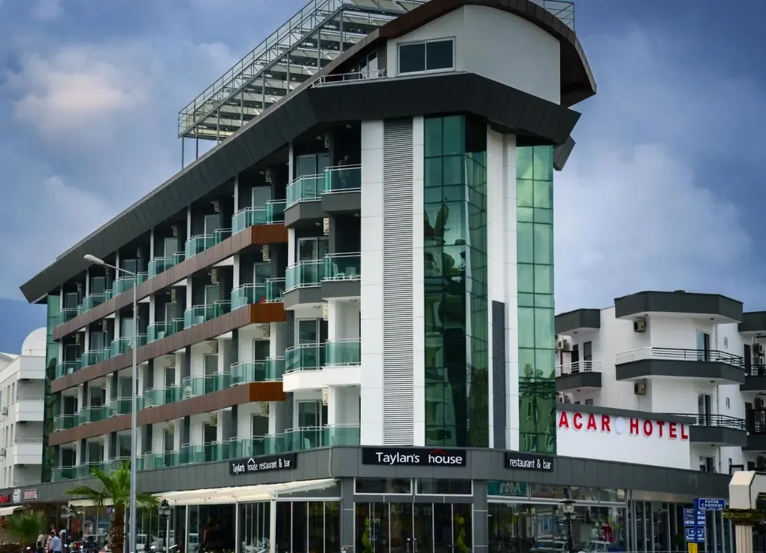 Sea-view room questions about windows and everyday comfort